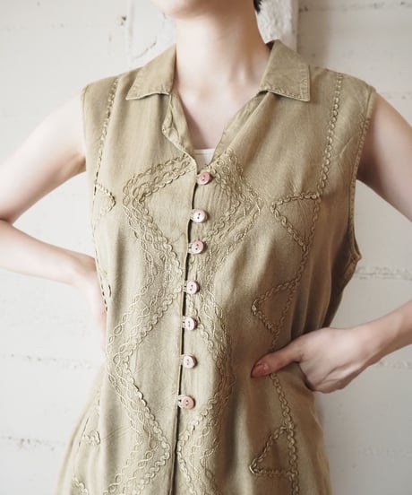 Embroidery Sleeveless Shirt KA
