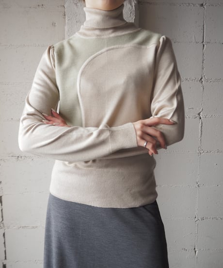 Bicolor Curve Design Turtle Neck Knit BEKA