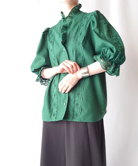 Frilled Collar Tyrolean Blouse GR