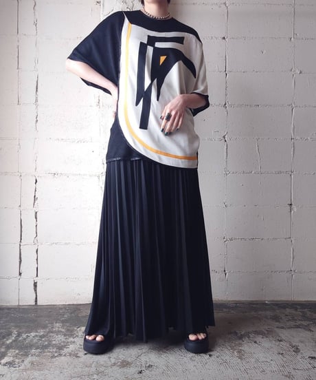 Bicolor Design S/S Knit BKWHYE