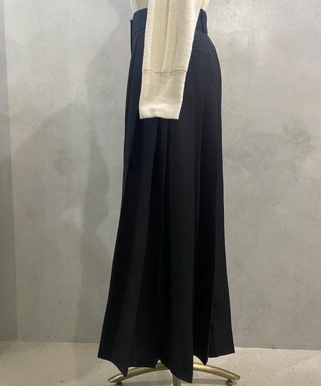 Side Pleated Design Pants BK