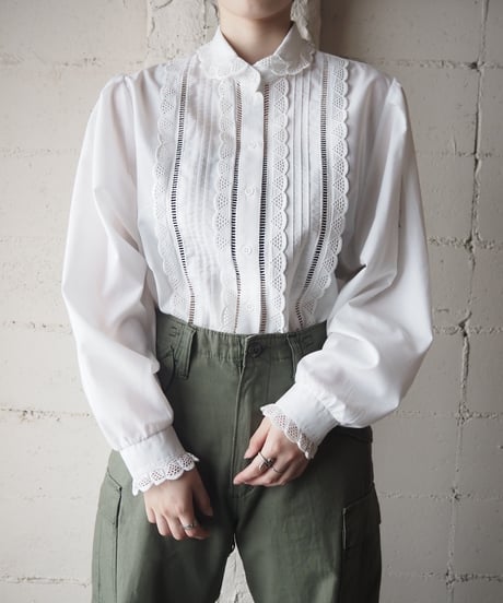 1970's EURO  Cutwork Round Collar Blouse WH