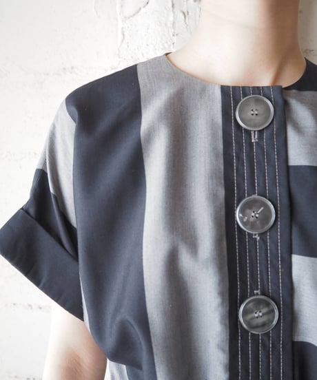 Collarless Big Button Stripe s/s Dress BK GR