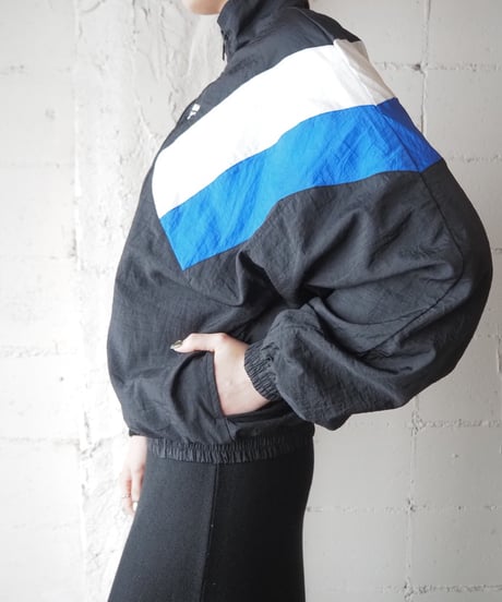 Reebok Nylon Zip up Jacket BKWHBL
