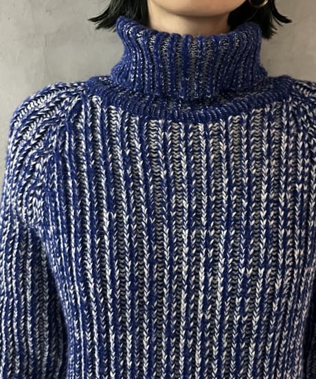Mix Color Turtle Neck Knit BL WH