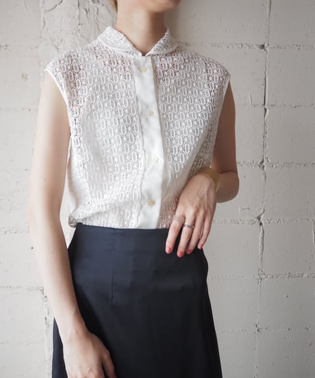 Embroidery Sleeveless Shirt WH