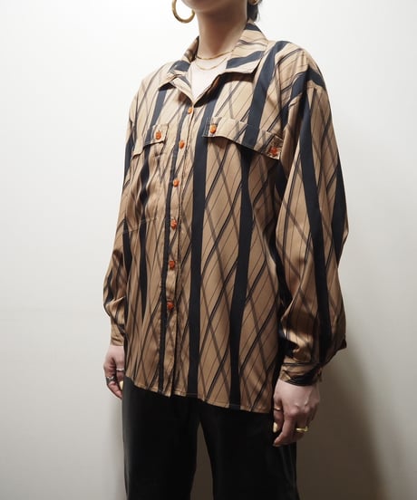 Line Pattern Open Collar Shirt BEBK