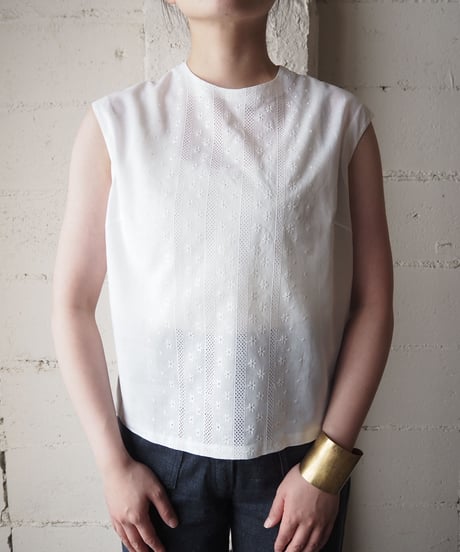 Sleeveless Flower Cutwork Blouse WH