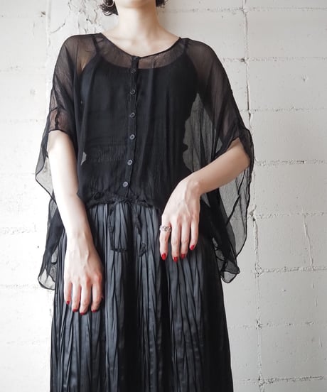 Wide Silhouette Sheer Blouse BK