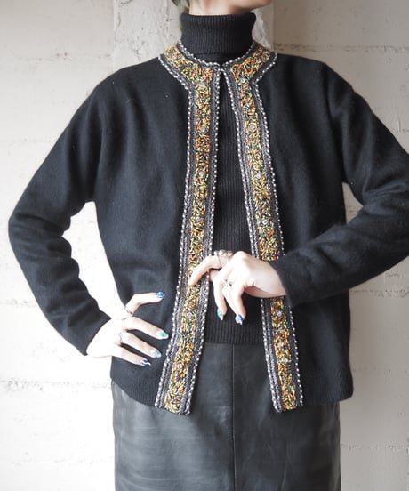 Collarless Beads Design Knit Cardigan BK