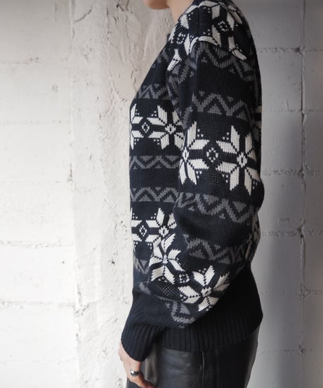 Snowflake Nordic Sweater BKWH