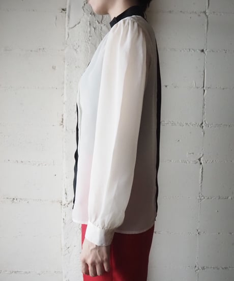 Bicolor Pleated Blouse BKWH