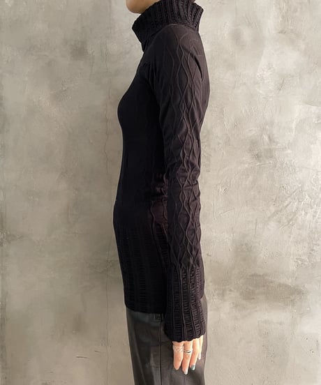Embossed Turtle Neck Cut sew BK