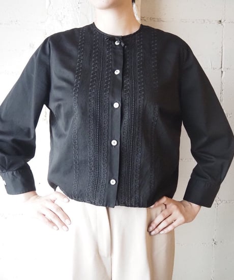 1960's EURO Collarless Embroidery Blouse BK