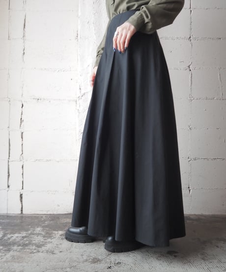 Volume Tuck Skirt BK