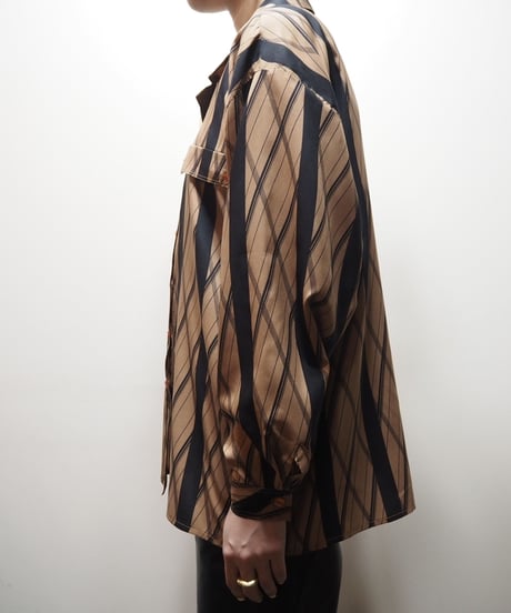 Line Pattern Open Collar Shirt BEBK