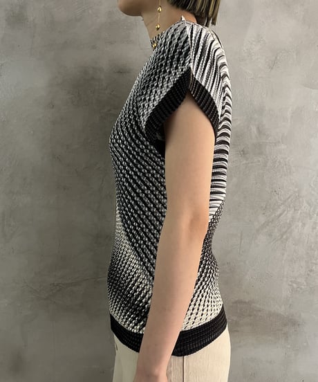 Geometric Pattern Pleated Short Sleeve Blouse BLBL