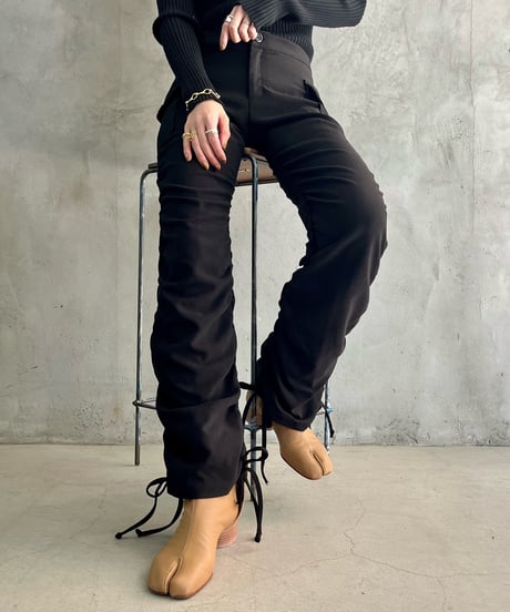 Side Gather Design Slim Pants BK