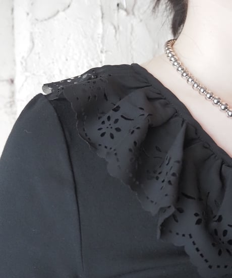 LAUREN Ralph Lauren Ruffled Eyelet Vneck Top BK