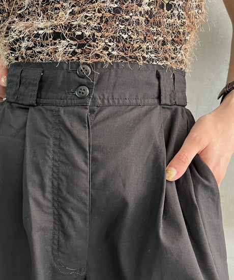 Double Tuck Short Pants BK
