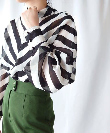 Stripe Turnover Collar Blouse BKWH