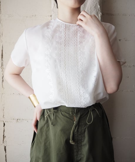 1970's Back Button Embroidery Blouse WH
