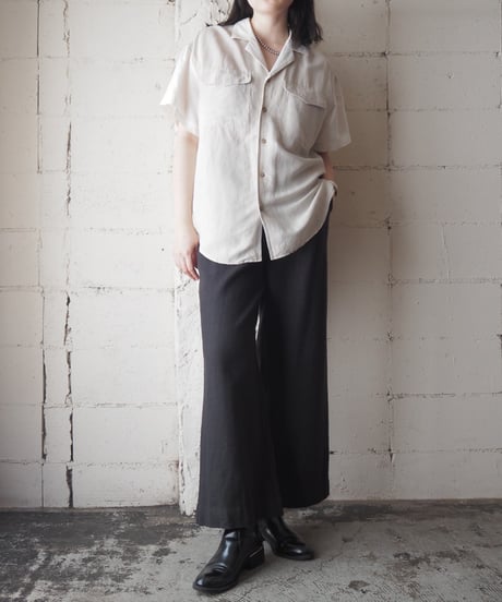Liz wear Bicolor Linen Open Collar Shirt BE WH