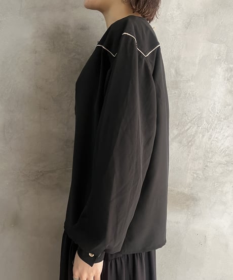 Boat Henry Neck Blouse BKBE