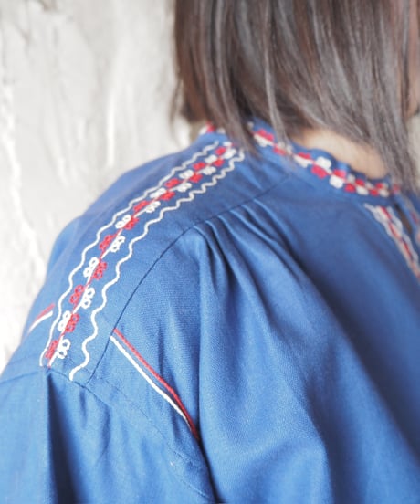 1970's Euro Embroidered Smock Blouse BL