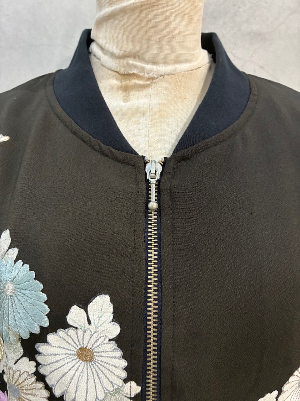 Flower Embroidery Zipup Blouson BK | Orfeo