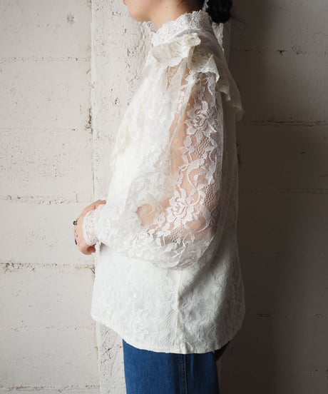 Lace Frill Back Button Brouse WH