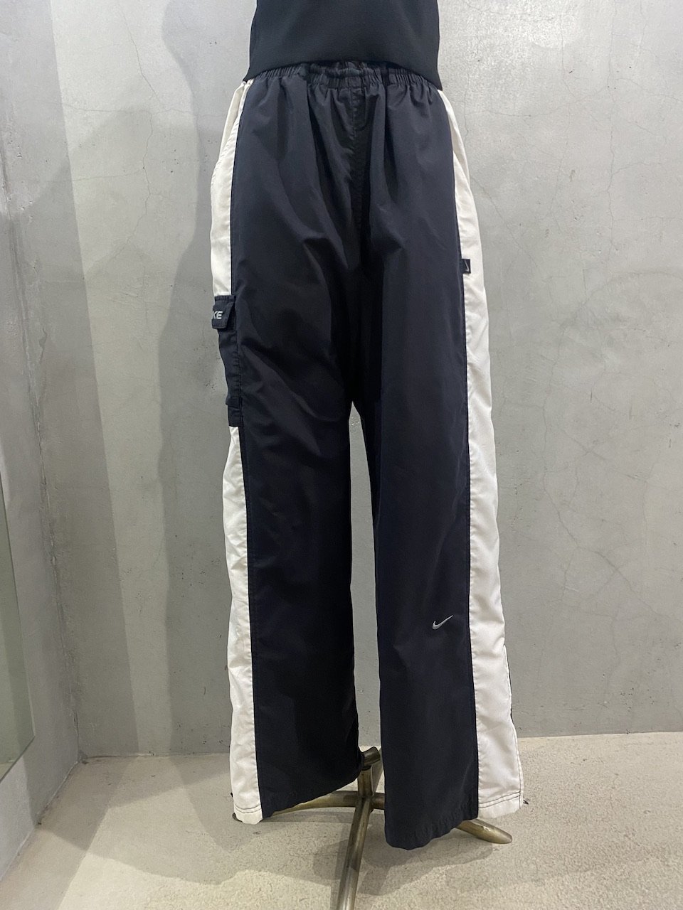 NIKE - 新品未使用　fcrb 4WAY STRETCH SIDE LINE PANTS NIKE - 新品未使用 fcrb 4WAY STRETCH SIDE LINE PANTSの通販 by