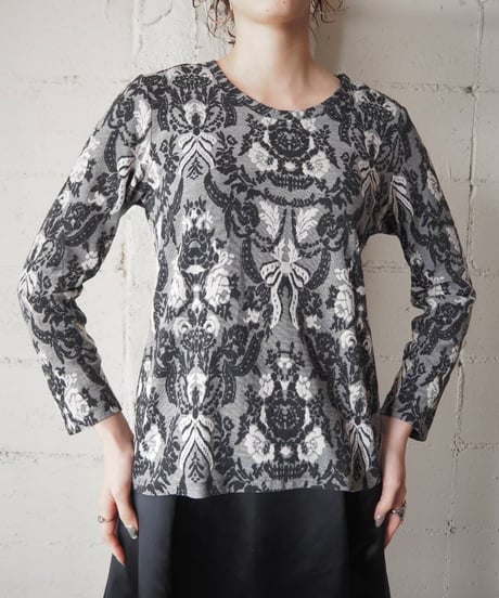 Arabesque Pattern Cutsewn BKGR