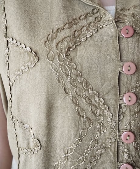 Embroidery Sleeveless Shirt KA