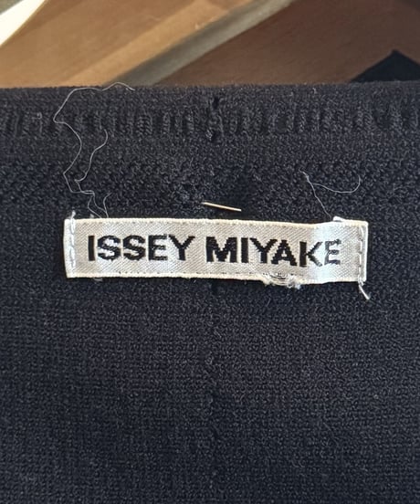 ISSEY MIYAKE Asymmetric Cardigan BK