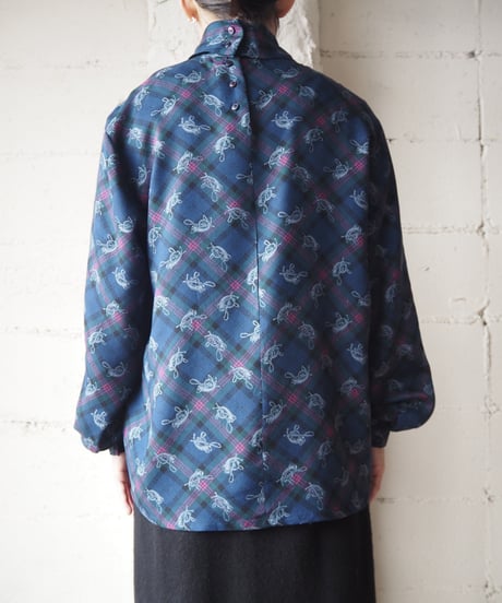 Turn Over Collar Check Blouse NVGR