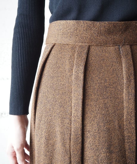 Design Hem Knit Skirt