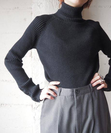 Button Cuff Lame Turtle Knit BKSL