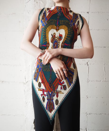 Scarf Pattern N/S Pleated Tops IVGNRE