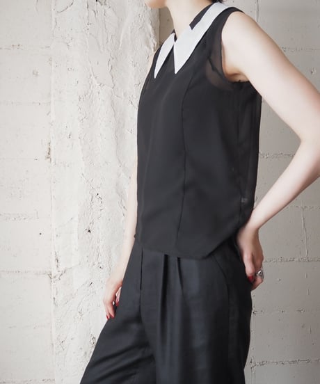 Bicolor Sleeveless Collar Blouse BK WH