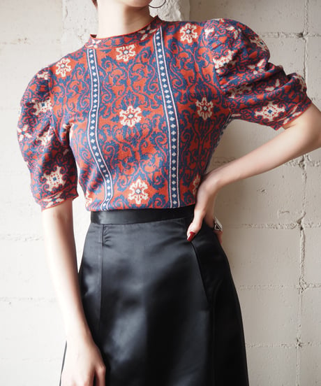 Arabesque Pattern Metalic Puff Sleave Knit REBL