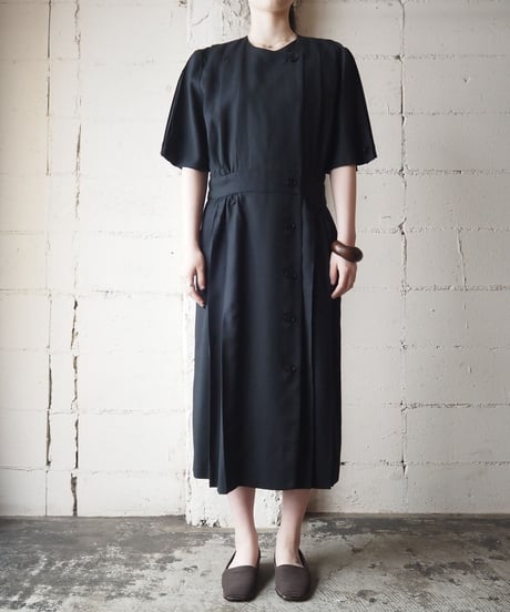 Pleated Collarless Dress BK