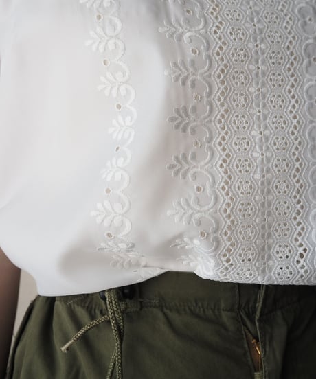 1970's Back Button Embroidery Blouse WH