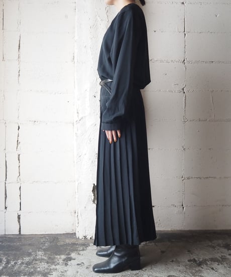 Collarless Pleated Dress BK