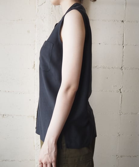 Open Collar Sleeveless Blouse BK