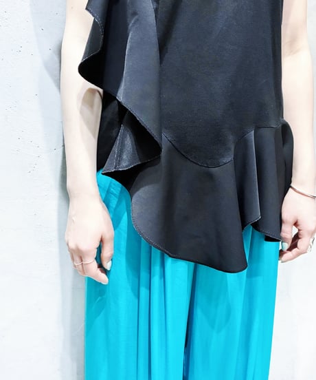 TOGA ARCHIVES Ruffled Design N/S Tops BK