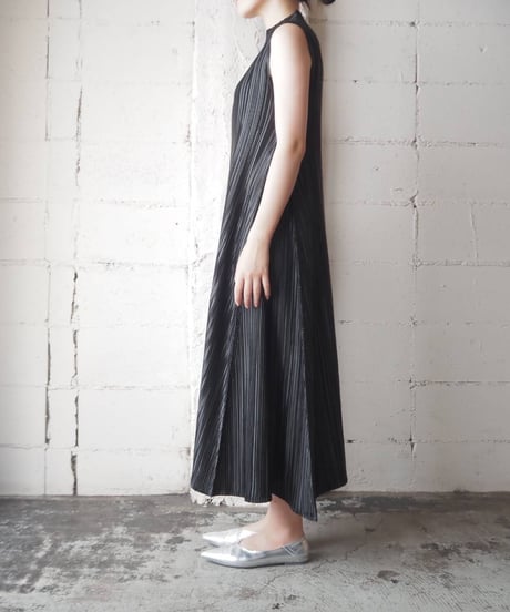 Sleeveless Pleated Flare Dress BK