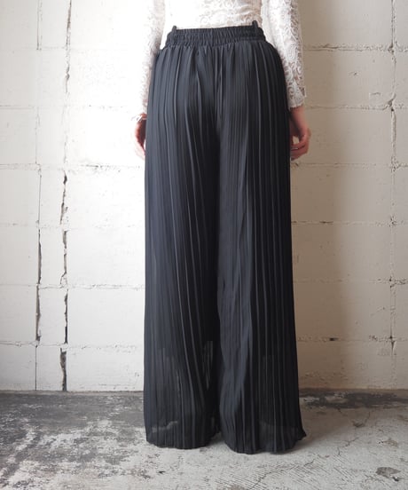 Pleated Wide Easy Pants BK