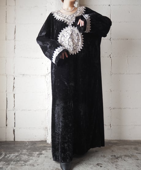 Embroidery Velour Dress BKGD