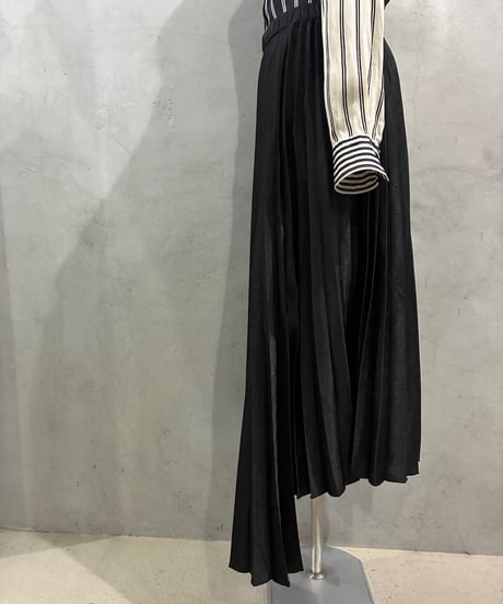 DKNY Asymmetric Pleats Skirt BK